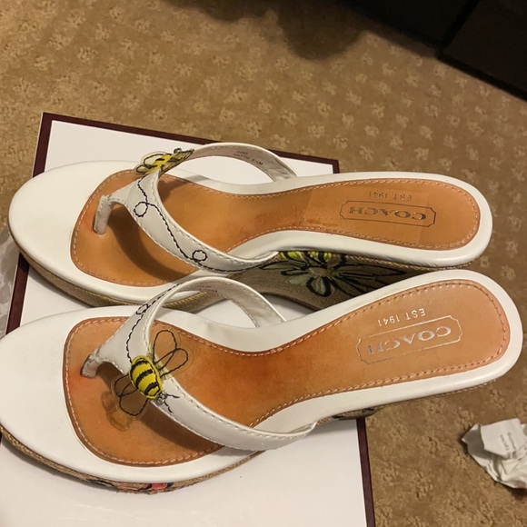 Pristine Coach Maddie Wedges🐝 - Picture 4 of 10